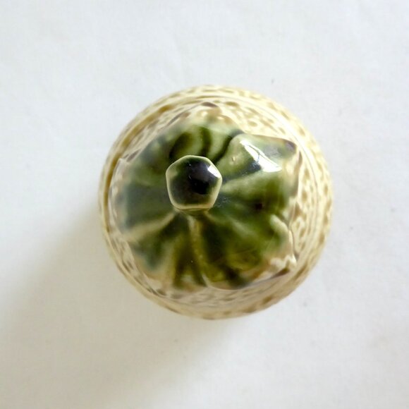 VINTAGE JAPAN JAPANESE CERAMIC LIDDED PEAR FRUIT SHAPED CONTAINER - Picture 6 of 10